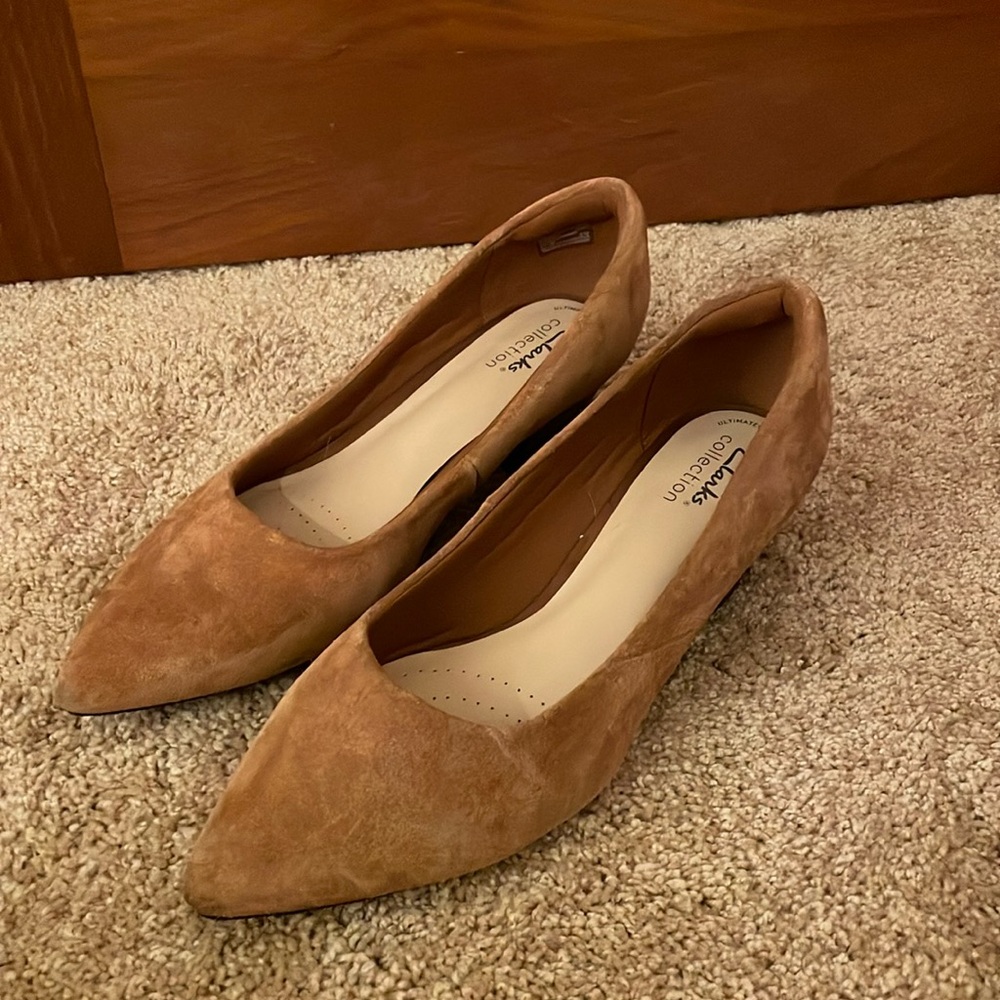 Clark’s Collection Ultimate Comfort: Tan Suede Heels